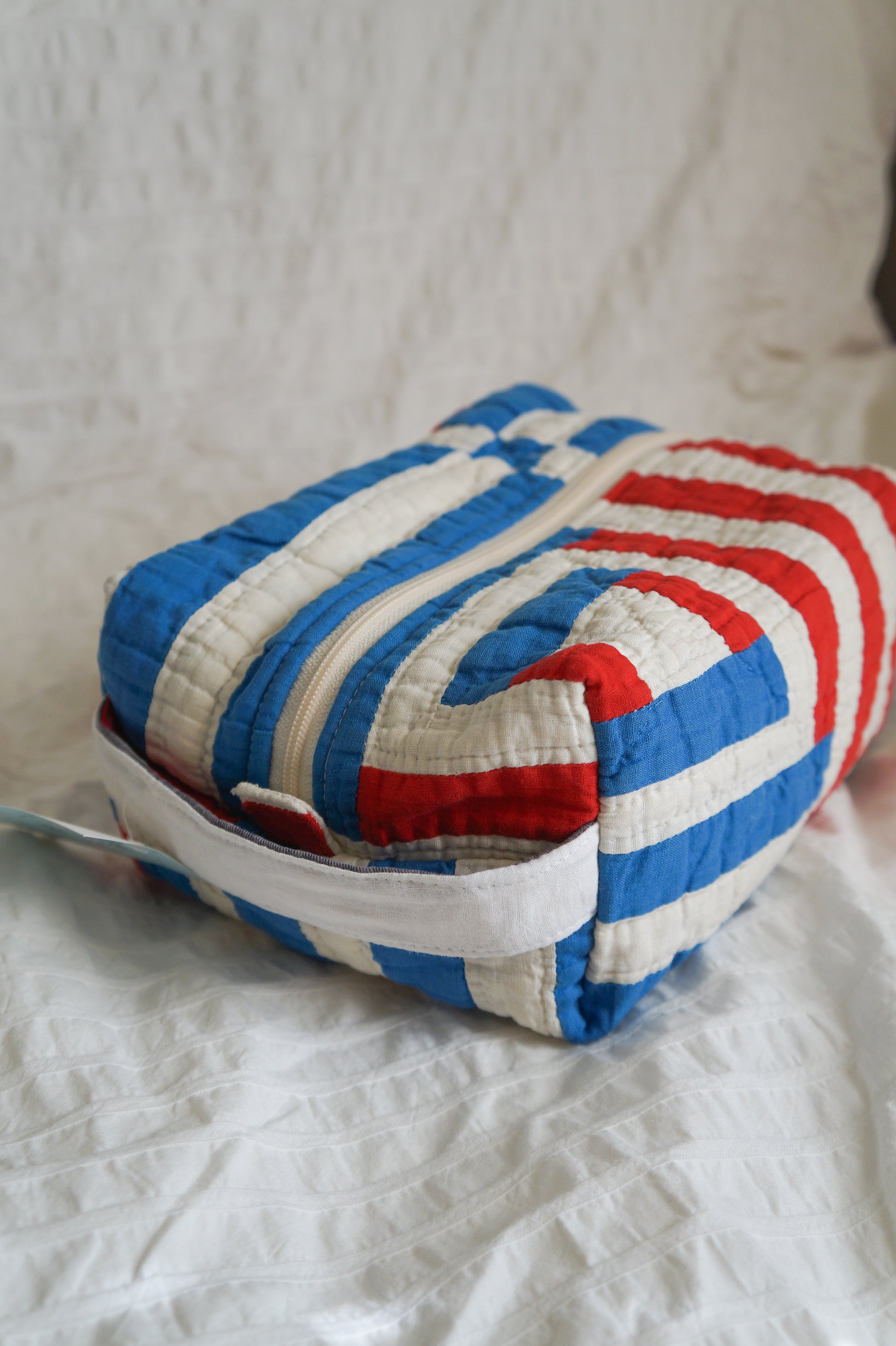 Handmade jumbo box pouch (red+white handstitch quilt)